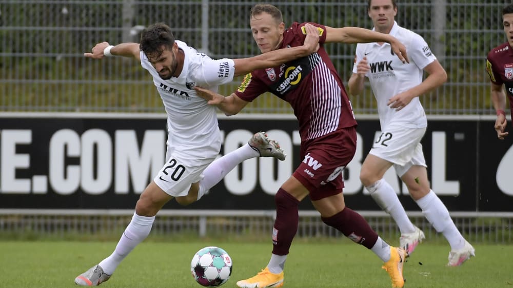 Der Torschütze zum zwischenzeitlichen 2:1 hier in einem Zweikampf: Daniel Caligiuri (l.).