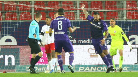 Marcos Alvarez (2.v.r.) beim Jubel.