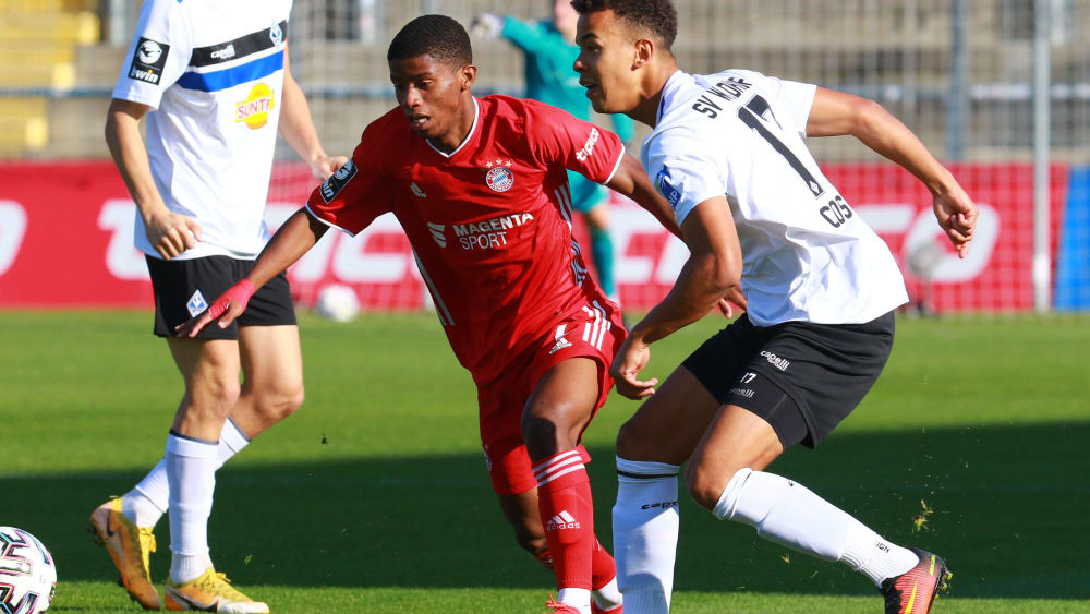 Remy Vita (M.) fügte sich bei seinem Startelf-Debüt mit einem Tor ein.