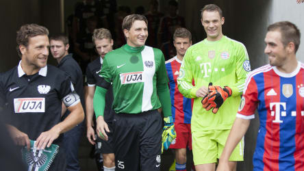 Die letzte Sternstunde: Torhüter Daniel Masuch 2014 im Pokal gegen Thomas, Manuel Neuer, und Philipp Lahm.