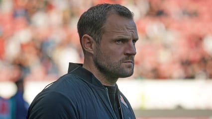 Svenssons sorgenvoller Blick: Zum Trainingsauftakt fehlten bei Mainz 05 gleich mehrere Kräfte.
