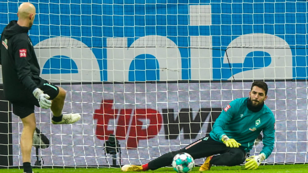 Tauscht das Bremer Trikot mit dem des SVS: Stefanos Kapino.