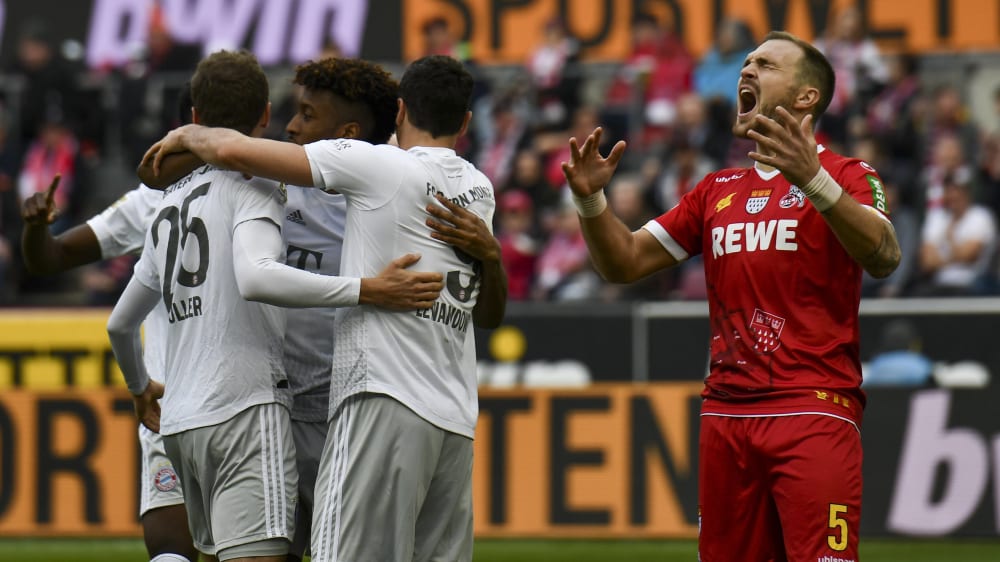 Desolater Start: Die Bayern jubeln, während Kölns Rafael Czichos (r.) seinen Frust herausschreit.
