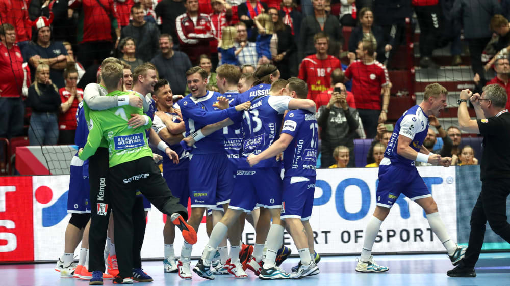 Finaler Jubel in Malmö: Islands Handballer feiern den Coup gegen Dänemark.