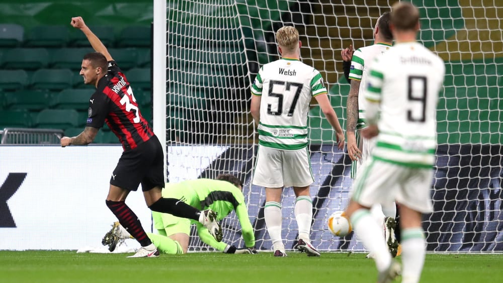Dreht nach seinem Tor zum 1:0 jubelnd ab: Milans Rade Krunic (l.).