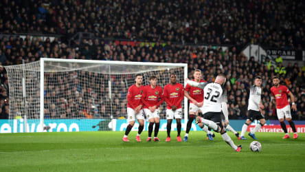 Wayne Rooney kam per Freistoß zu zwei guten Chancen.
