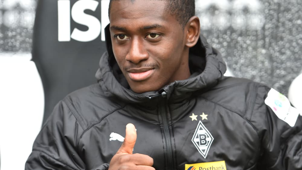 Daumen hoch für das Verhalten von Borussia Mönchengladbach: Mamadou Doucouré.