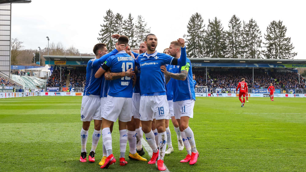 Darmstadts Spieler bejubelt den vierten Dreier in Folge
