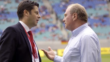 Man unterhielt sich: Christian Seifert und Uli Hoeneß.