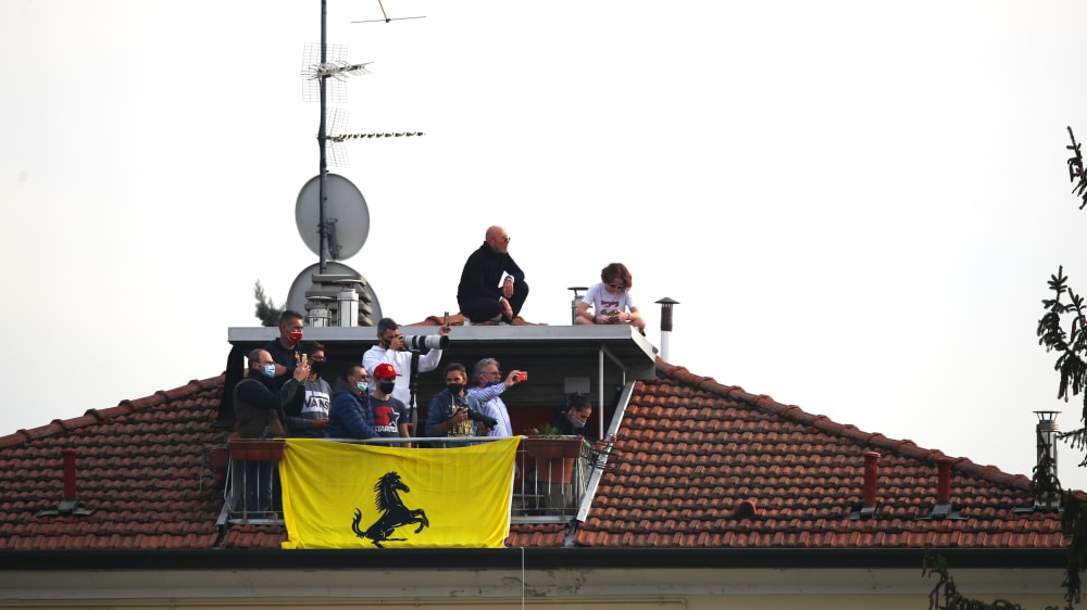 Begeisterung sieht in der Emilia so aus: Formel-1-Fans in Imola.