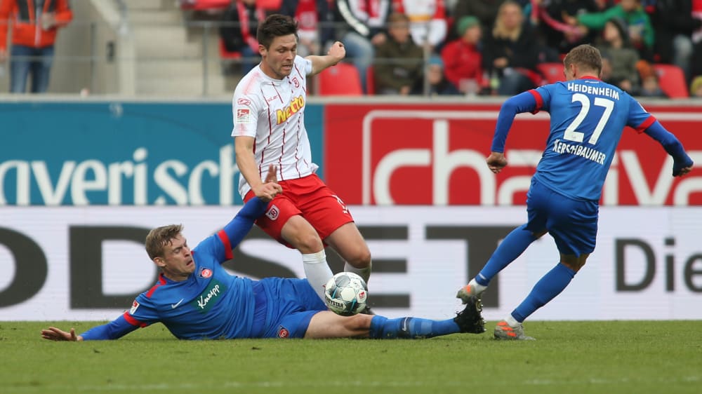 Erst Pechvogel, dann gefeiert: Jahn-Stürmer Andreas Albers stand beim 3:1 gegen Heidenheim im Mittelpunkt