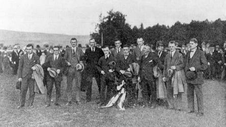 Der 1. FC Nürnberg feiert die deutsche Meisterschaft 1920.