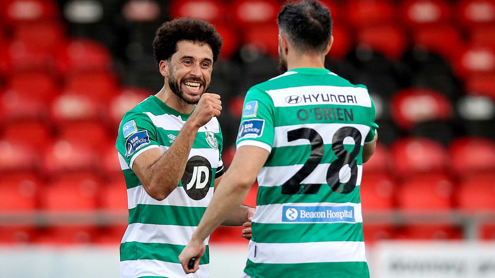 Siegtor für Shamrock: Roberto Lopes (li.) freut sich mit seinem Innenverteidigerkollegen Joey O'Brien.