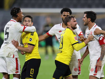 Beim Spiel zwischen dem BVB und Mainz (0:2) ist es auch emotional geworden. Hier streiten sich etliche Spieler.