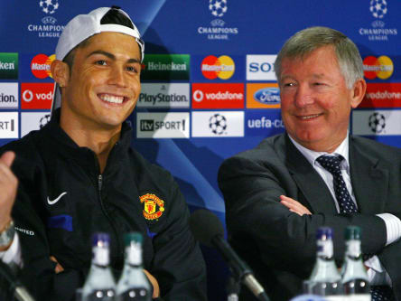 Wie Sohn und Vater - auch heute noch: Cristiano Ronaldo mit Sir Alex Ferguson.