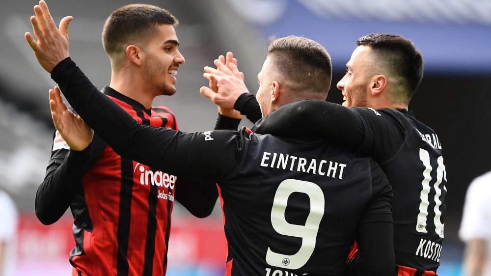 Wichtiges Trio: Allen voran André Silva (li.) und Kostic (#10) hatten wieder einmal einen großen Anteil am Frankfurter Erfolg.