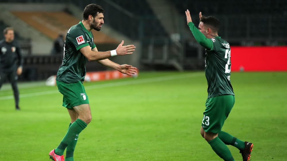 Erzielte kurz vor Schluss den Ausgleich für den FCA: Daniel Caligiuri (li.).