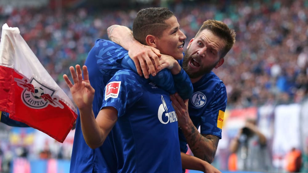 Schalke Gewinnt In Leipzig Bayern Tabellenfuhrer Bvb Wieder Nur 2 2 Kicker