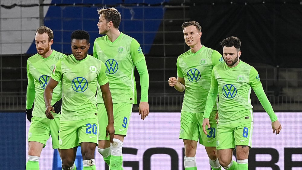 Renato Steffen (rechts) ebnete den Wolfsburger Sieg mit zwei Treffern.