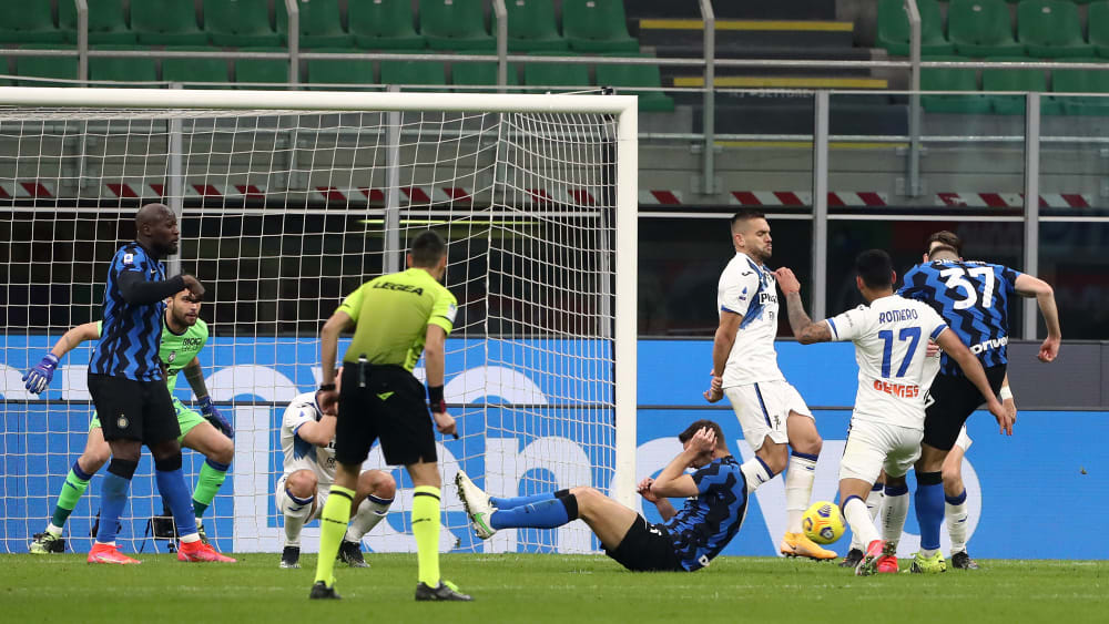 Kurz vor dem Einschlag: Milan Skriniar (#37) beim Schuss zum Siegtreffer.