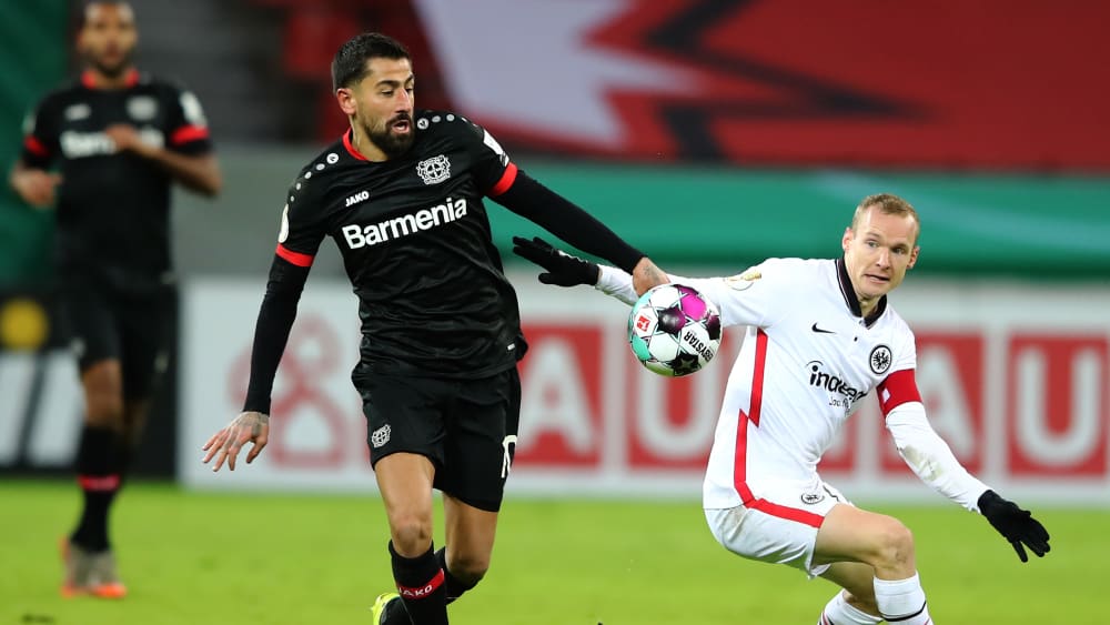 Sebastian Rode (r.) und Co. liefen der Werkself am Dienstagabend beim 1:4 oft hinterher.