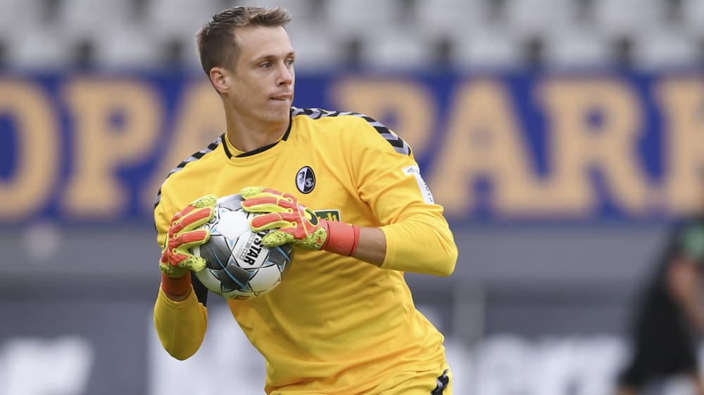 Freiburgs Torwart Alexander Schwolow wechselt zu Hertha BSC.