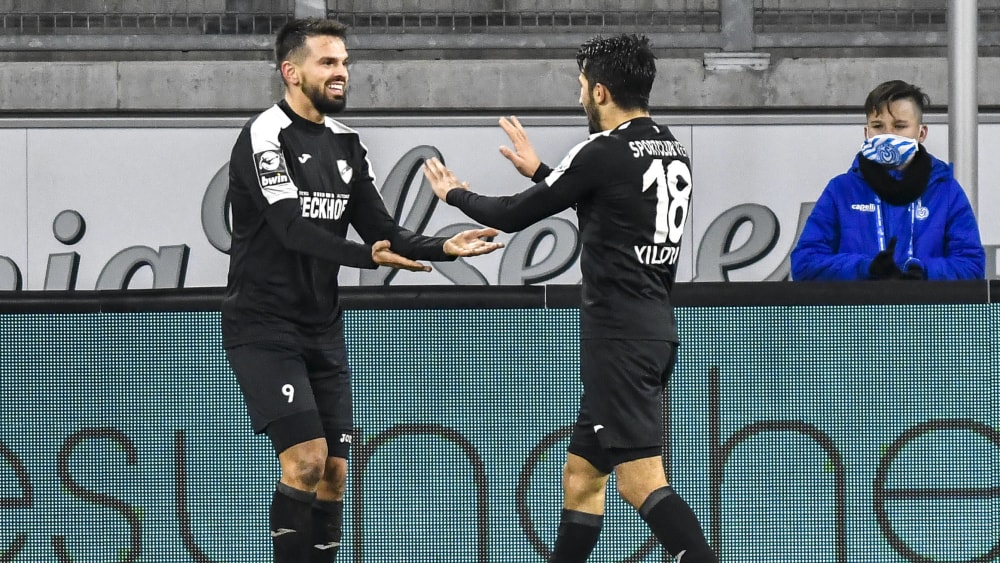 Überragte mit drei Scorerpunkten gegen den MSV Duisburg: Kasim Rabihic (li.; mit Aygün Yildirim).