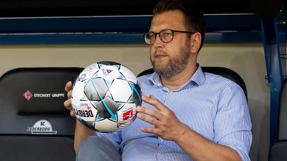 Bwekam Riedewald nicht, ist trotzdem zufrieden: Paderborns Sport-Geschäftsführer Martin Przondziono.