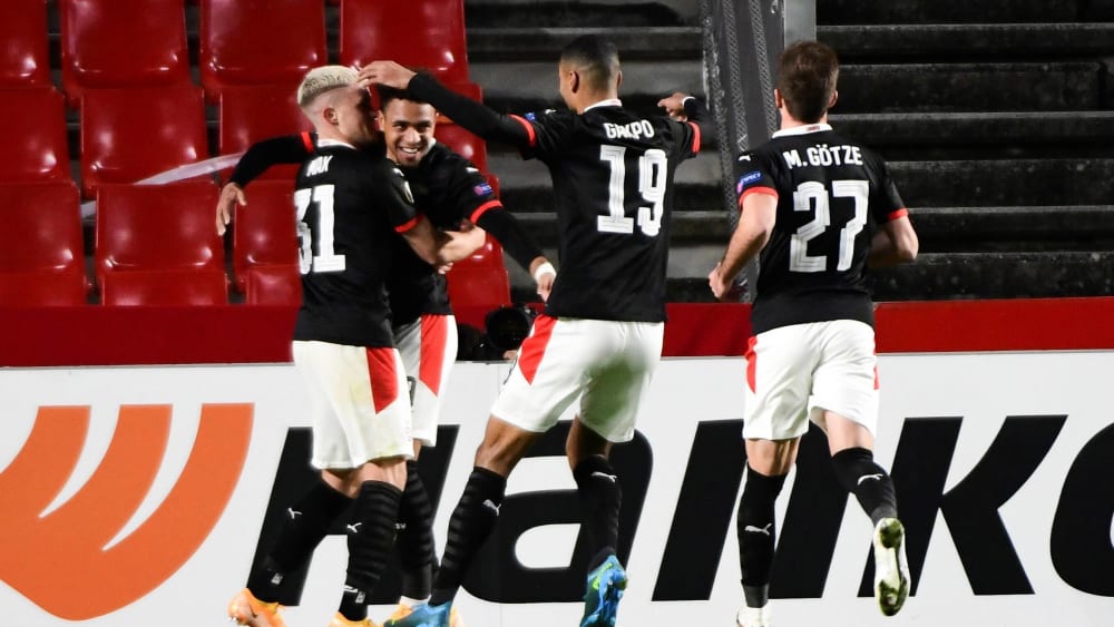Malen Und Nikosia Fuhren Psv In Die Zwischenrunde Kicker