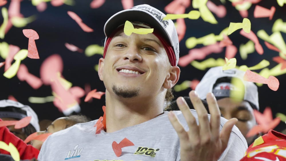 Auf den Konfettiregen folgt der Geldregen: Patrick Mahomes erhält in Kansas City einen Mega-Vertrag.