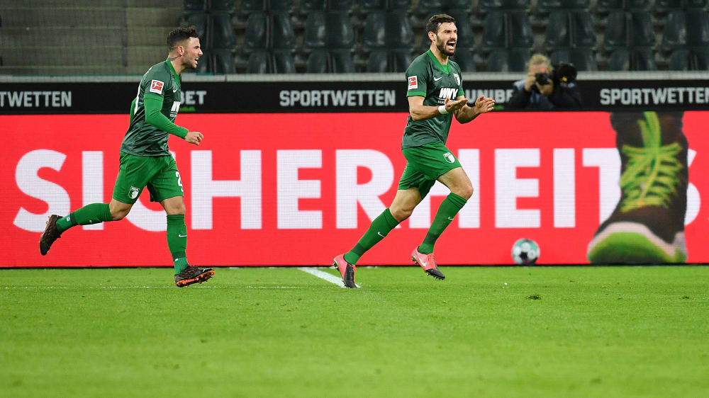 Er landete in Augsburg und nicht in Freiburg: Daniel Caligiuri (r., mit Mitspieler Marco Richter).