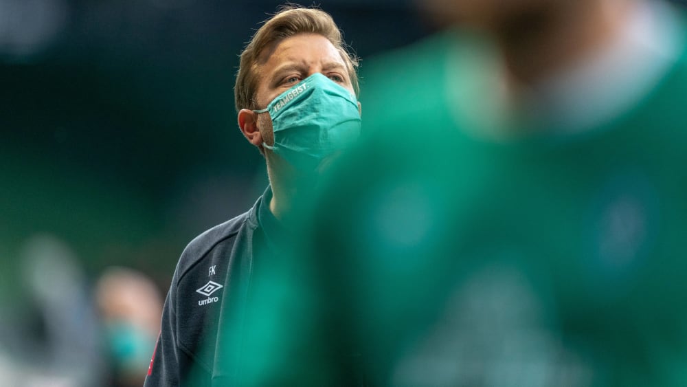 Sah gleich drei Kopfballgegentore gegen Leverkusen - und notierte ein 1:4: Werder-Trainer Florian Kohfeldt.