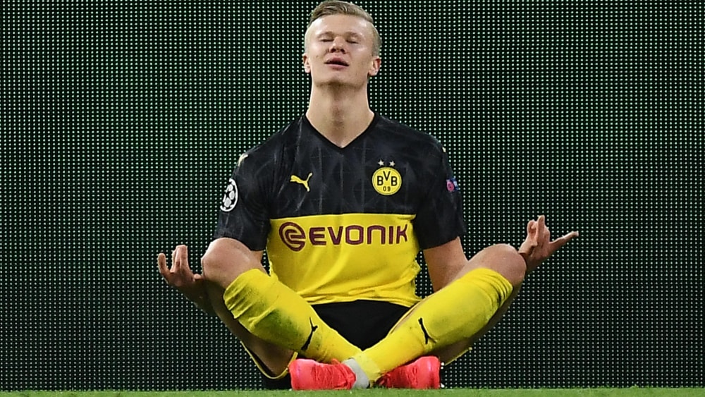 Hat die Ruhe weg vor dem gegnerischen Tor: Auch von der Pariser Abwehr hat sich BVB-Stürmer Erling Haaland nicht stoppen lassen.