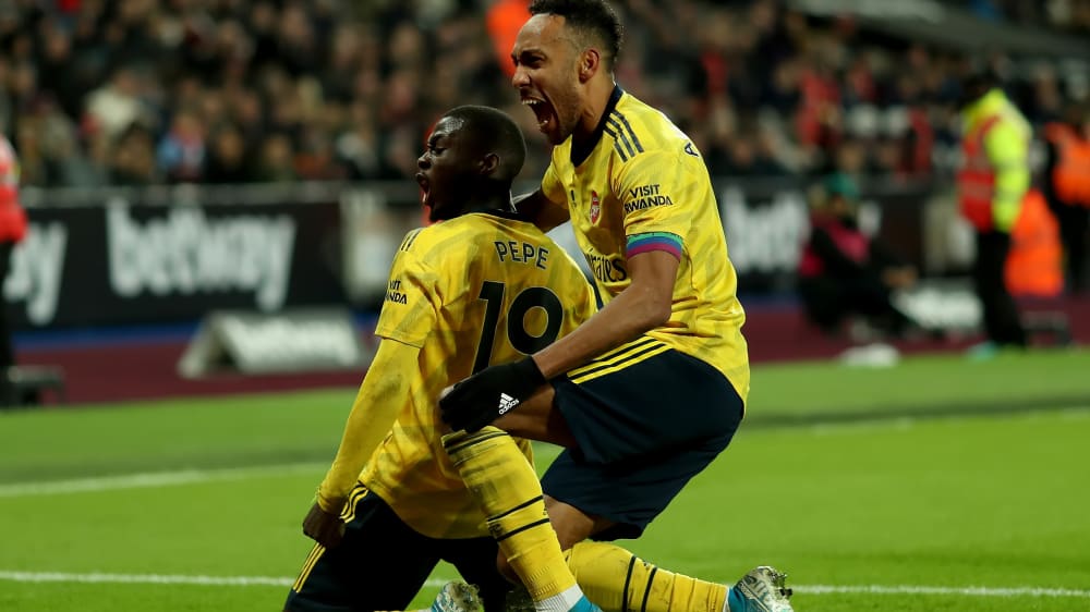 Die Hammers überrumpelt: Pepé und Pierre-Emerick Aubameyang feiern das 3:1 für Arsenal.