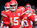 September 27, 2026, Miami Gardens, Florida, United States: Kansas City Chiefs quarterback Patrick Mahomes (15) runs out to the field for pregame warmups prior to an NFL, American Football Herren, USA game against the Miami Dolphins on Sunday, September 27, 2026 at the Hard Rock Stadium. The Chiefs beat the Dolphins 24-10 in the home opener. Miami Gardens United States - ZUMAh180 20260927_zsp_h180_009 Copyright: xKimxHukarix