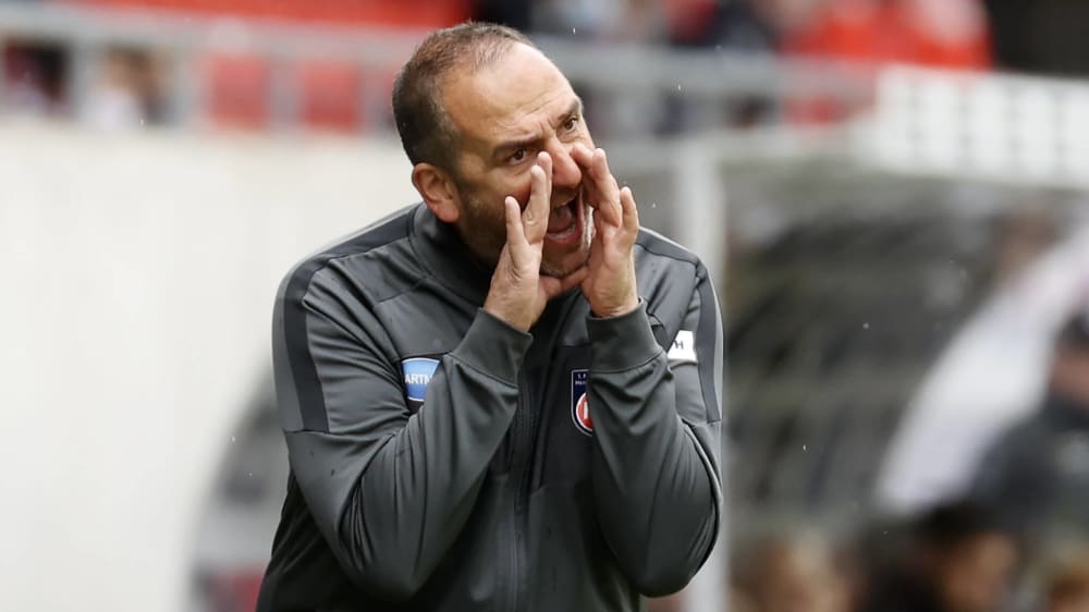 Heidenheims Chefcoach Frank Schmidt kehrt wohl auf die Bank zurück.