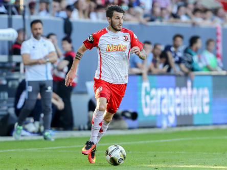 André Luge im Relegationsspiel zwischen dem SSV Jahn Regensburg und dem TSV 1860 München