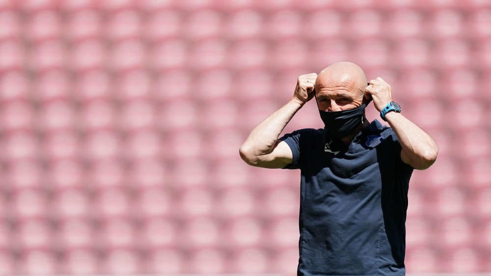Differenzen Bei Zukunftsplanung Hoffenheim Trennt Sich Von Trainer Schreuder Kicker