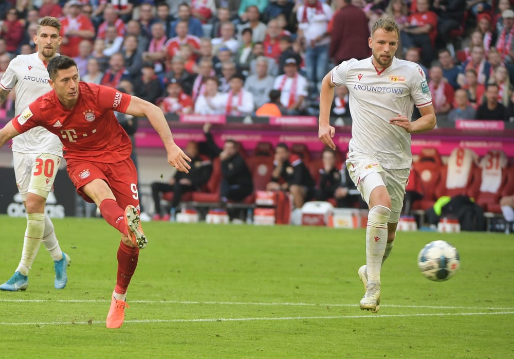 Eilt von Rekord zu Rekord: Robert Lewandowski (li.).