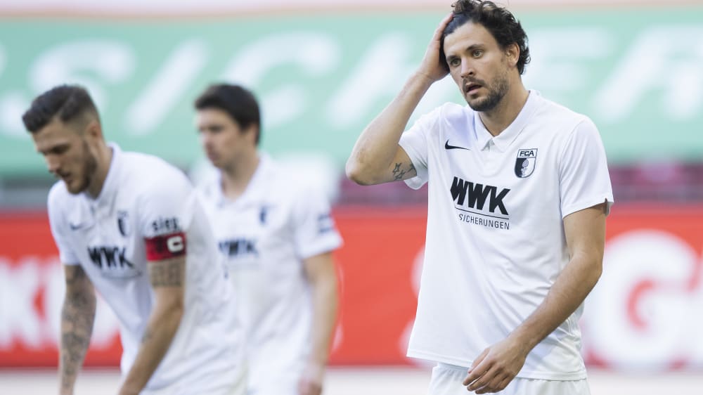 Die Augsburger sind nach dem 1:1 gegen Leverkusen enttäuscht.