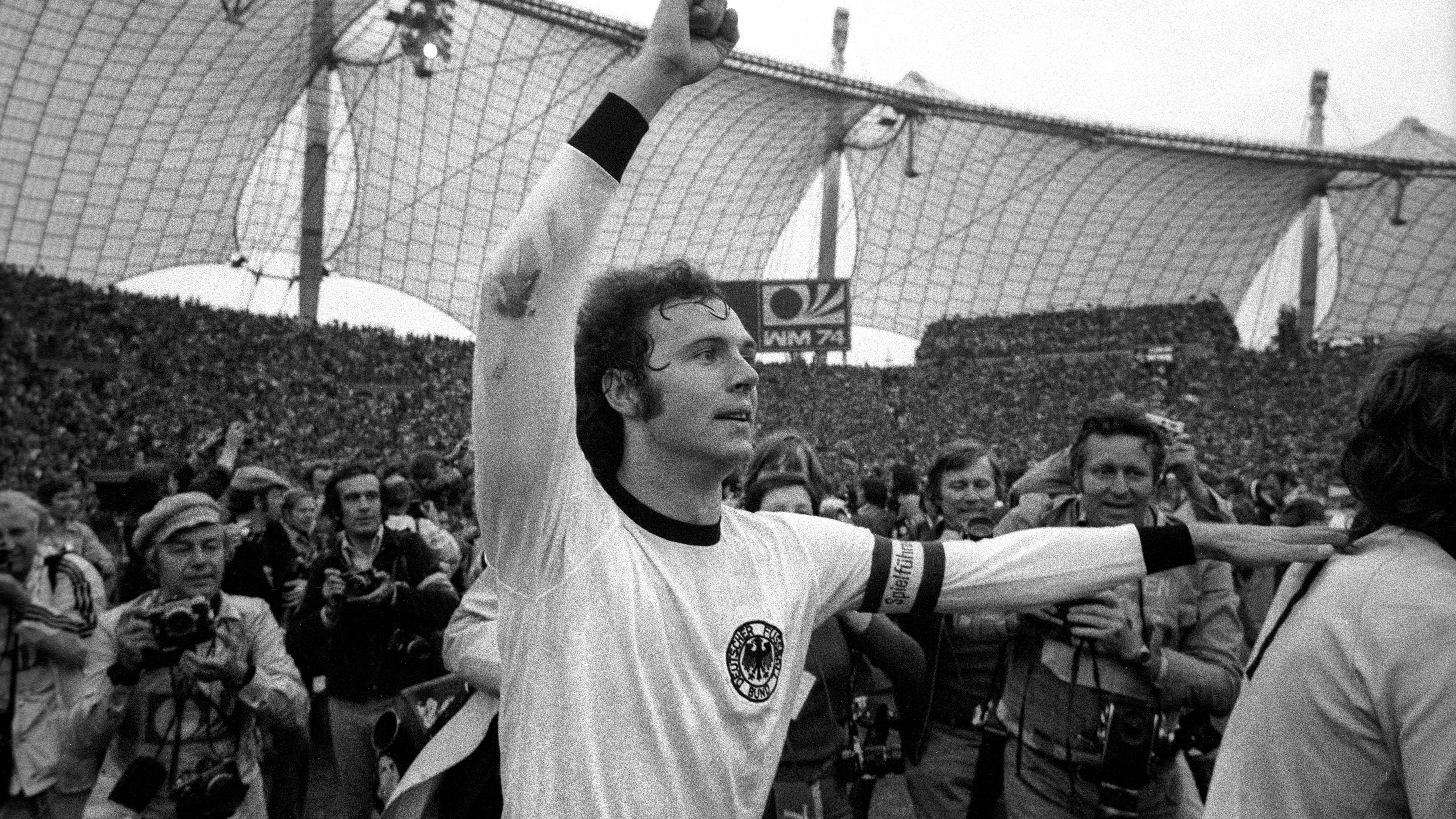 Der einzige Bayer, der den Glanz der Weltmeisterschaft in die folgende Saison mitnehmen konnte: Libero Franz Beckenbauer