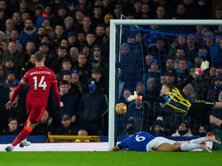 Jordan Henderson (li.)