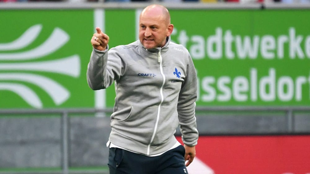 El entrenador en jefe de Darmstadt, Torsten Lieberknecht, ve presión en Hamburgo y Bremen.
