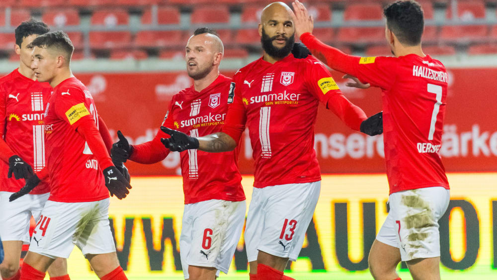 Saisontore 7 und 8: Halles Goalgetter Terrence Boyd (#13).