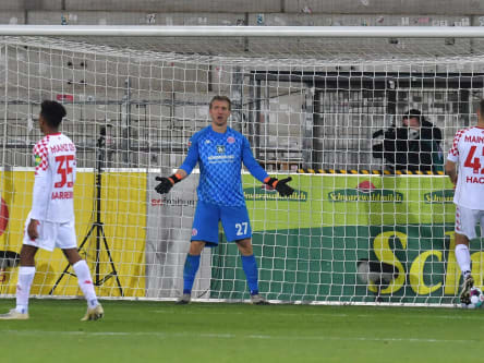 Frustriert: Mainz' Schlussmann Robin Zentner nach dem Treffer zum 1:3.
