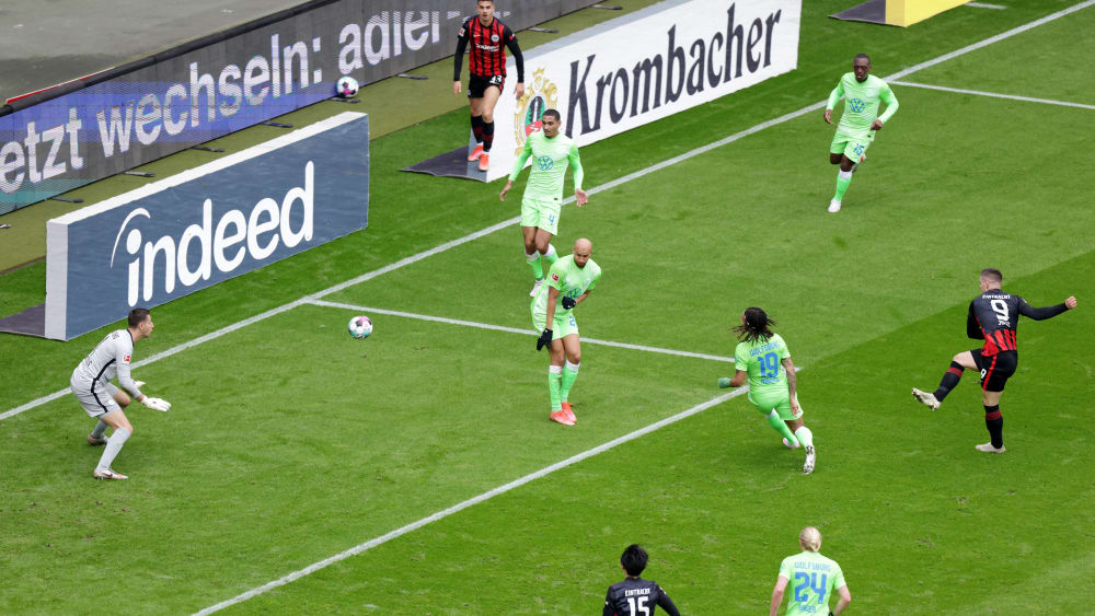 André Silva (ob.) hat aufgelegt, Luka Jovic (#9) erzielt das 2:1 für die Frankfurter.