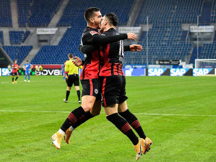 Verstehen sich blendend: André Silva und Filip Kostic (r.).