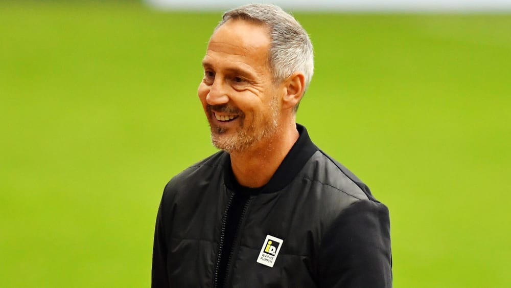 Frankfurts Trainer Adi Hütter ist guter Dinge vor dem Gang nach Köln.