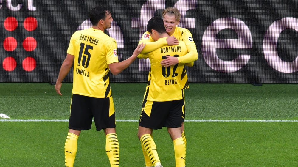 Erling Haaland bedankt sich bei Vorlagengeber Giovanni Reyna.