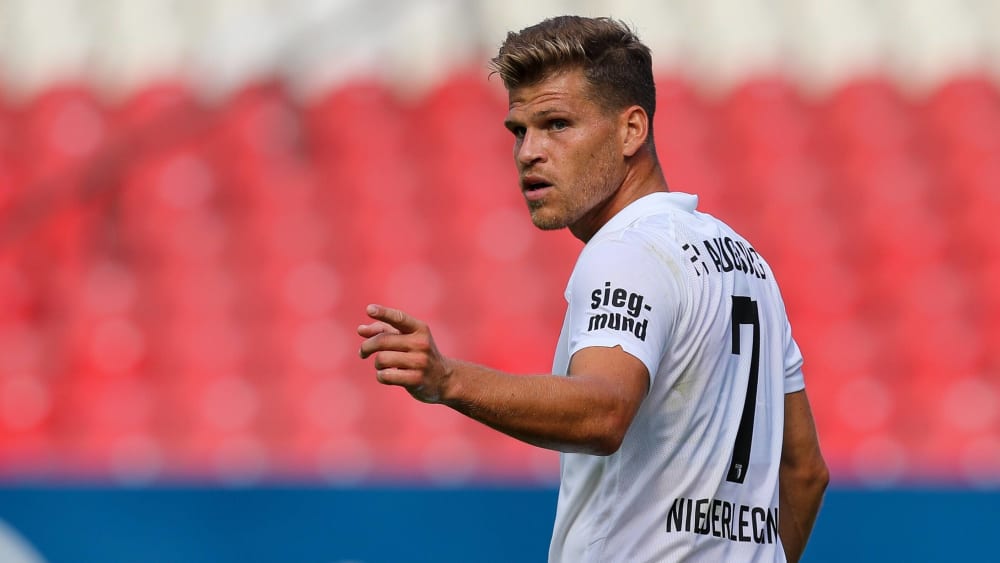 Später Dreierpack beim Test gegen Drittliga-Neuling Türkgücü München: Florian Niederlechner hat den FCA zum Sieg geführt.